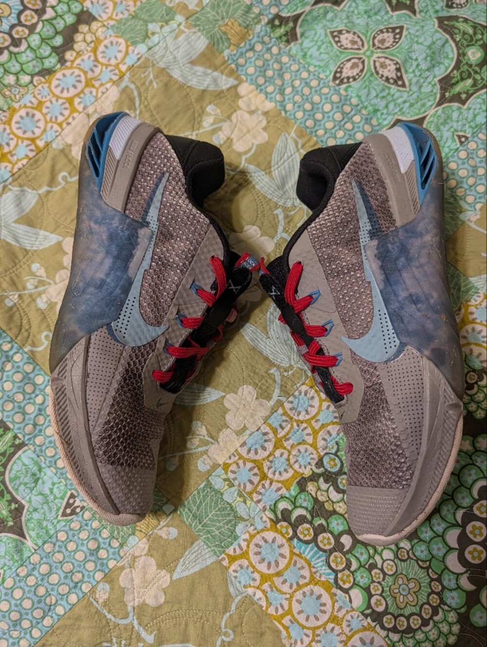 Nike Metcon Mens Gray Workout Shoes with Red Laces